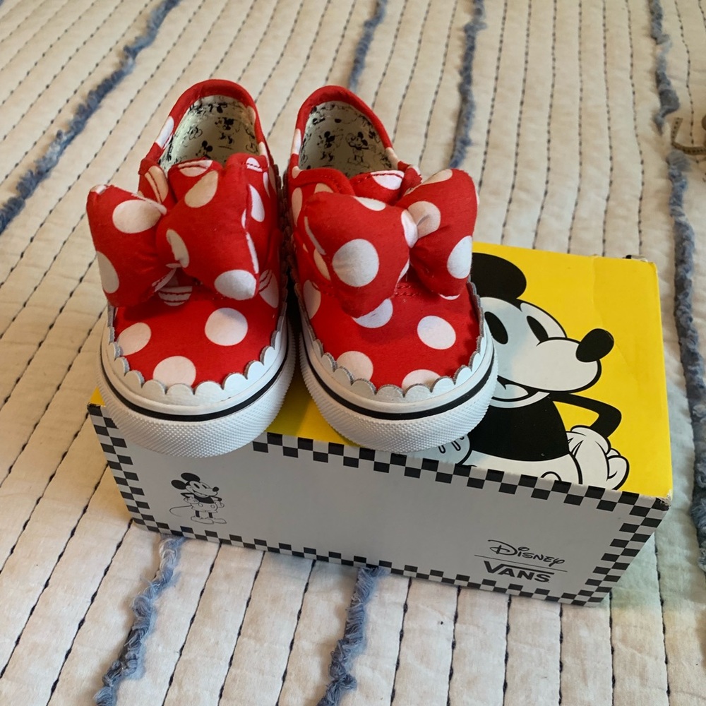 Minnie bow vans brand new